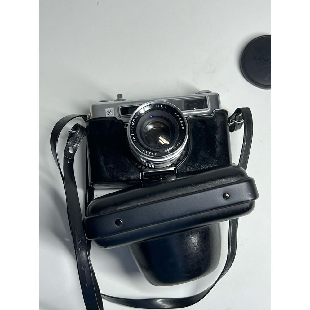 YASHICA ELECTRO 35  35MM Vintage Film Camera Untested For parts
